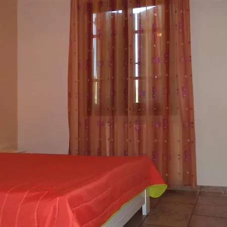 Ikos Studios And باتيتيري