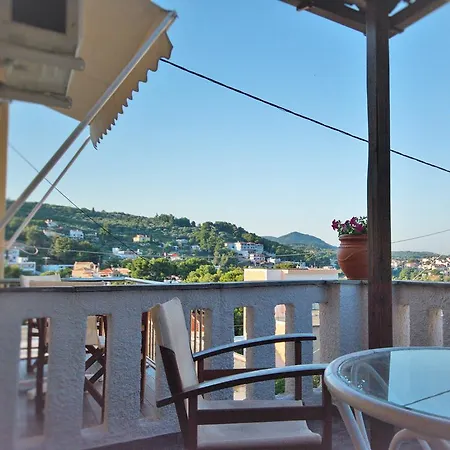 Apartment Ikos And