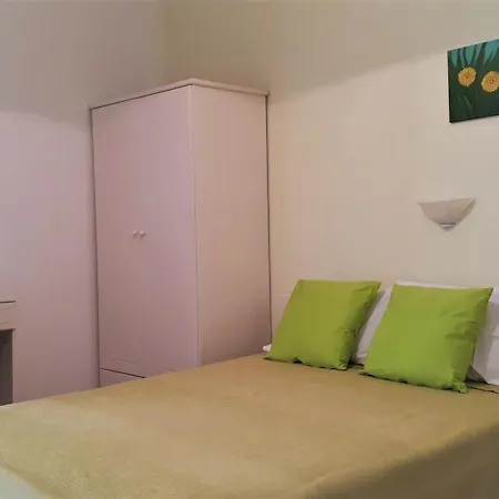 Ikos And Apartament *