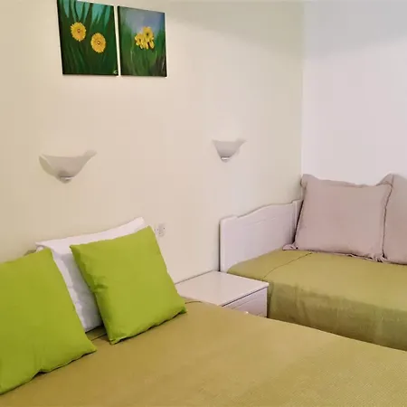 Apartment Ikos And
