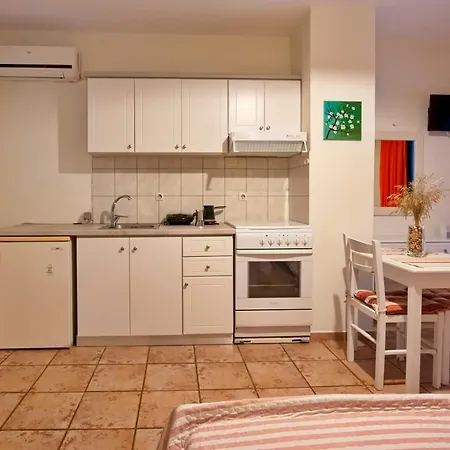 Apartament Ikos And *