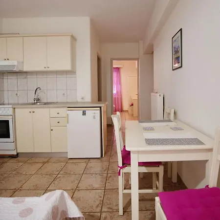 Ikos And Apartament *