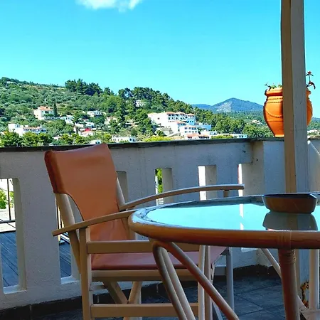 Ikos And Apartament *