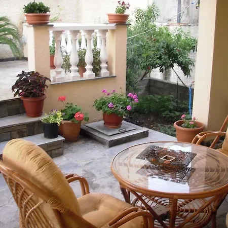Apartment Ikos And