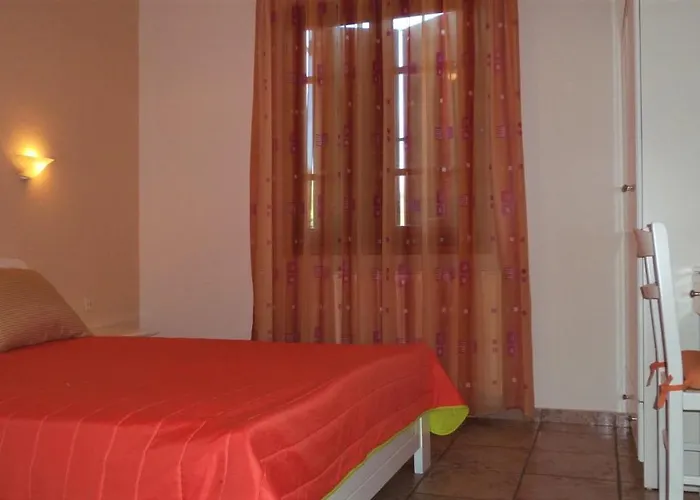 Ikos And Патитири